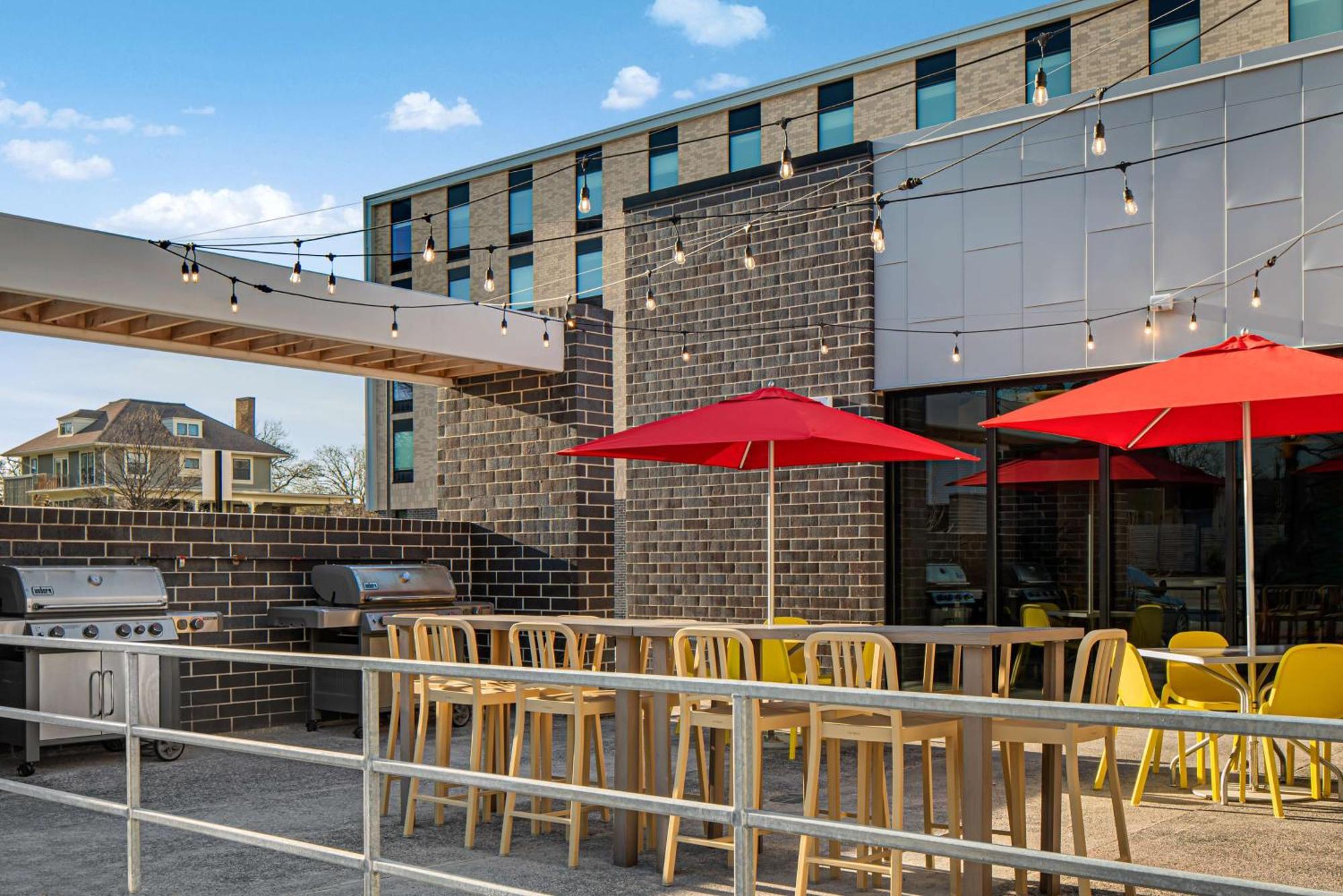 Home2 Suites By Hilton Des Moines At Drake University Extérieur photo